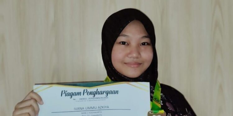 Ikuti OSN Sosiologi, Siswi MAN 1 Yogyakarta Berhasil Raih Medali