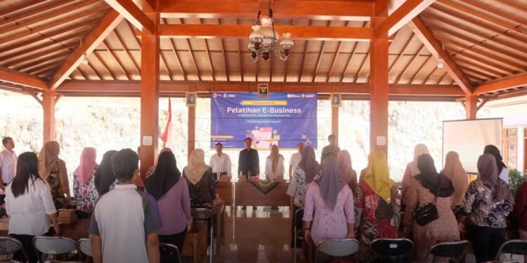 UMKM Tileng Didorong Naik Kelas Lewat Pelatihan E-Business dari Dinas Kominfo DIY