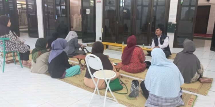 Penyuluh KUA Jetis Dampingi MT Asy Syifa Perdalam Tahsin dan Kandungan Surat Al-Ikhlas